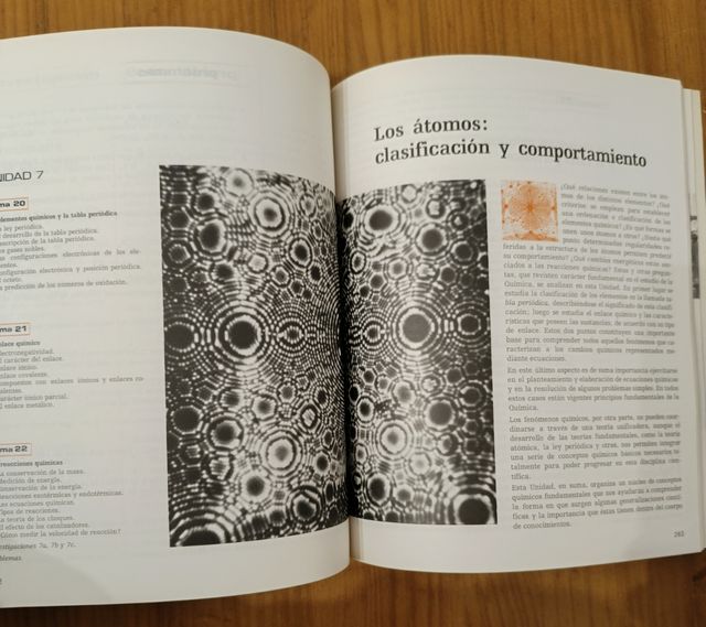 Física y química. Libro escolar antiguo