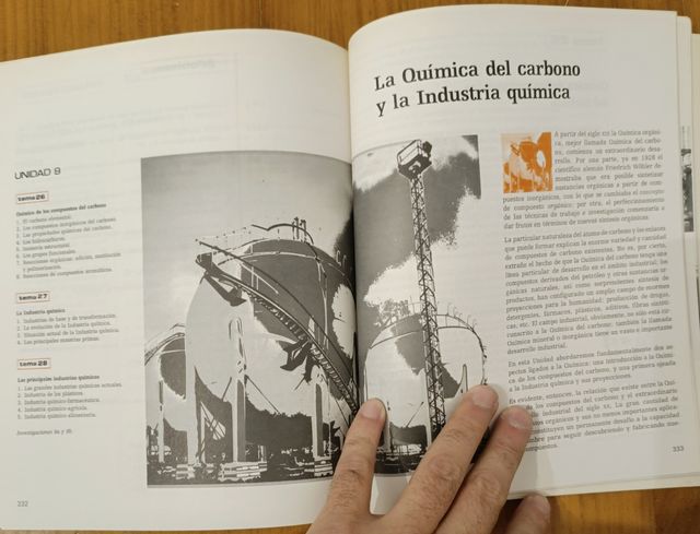 Física y química. Libro escolar antiguo