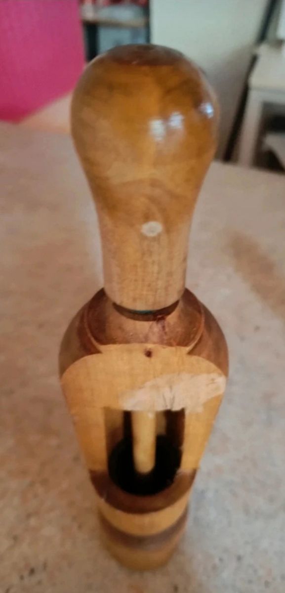 Encorchadora antigua de madera