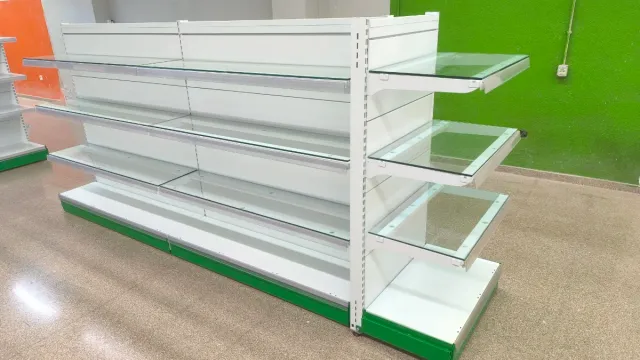 Estanterías y Expositores Metálicos y de Cristal