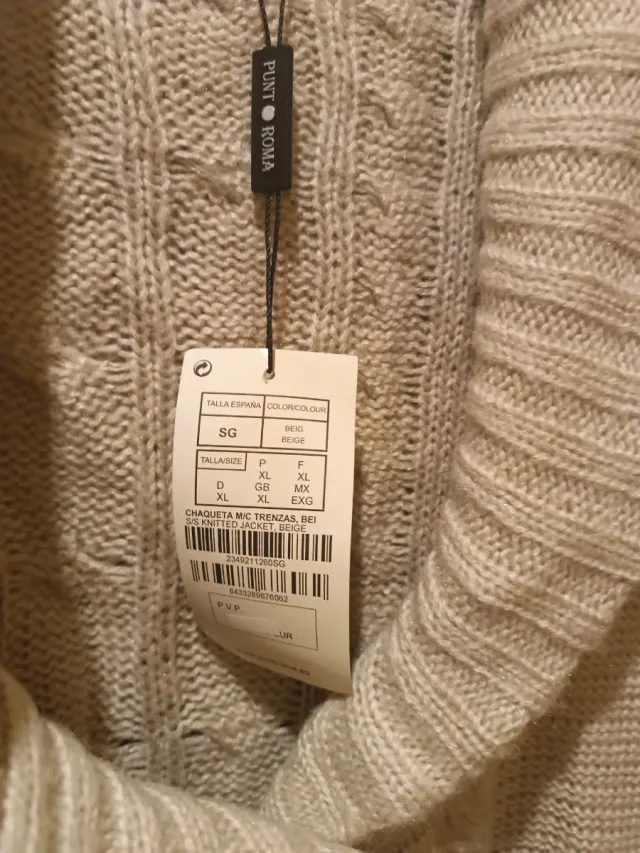 Chaleco de lana beige con bolsillos