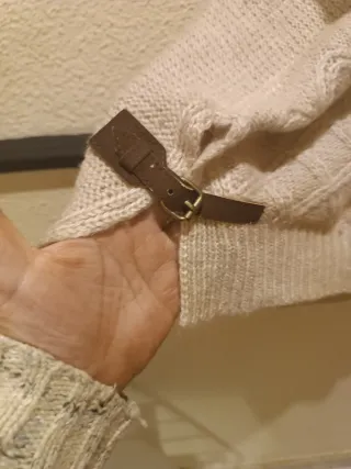 Chaleco de lana beige con bolsillos