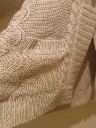 Chaleco de lana beige con bolsillos