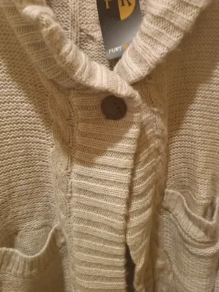 Chaleco de lana beige con bolsillos