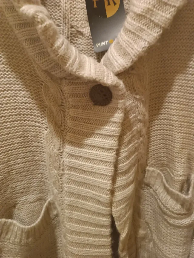 Chaleco de lana beige con bolsillos