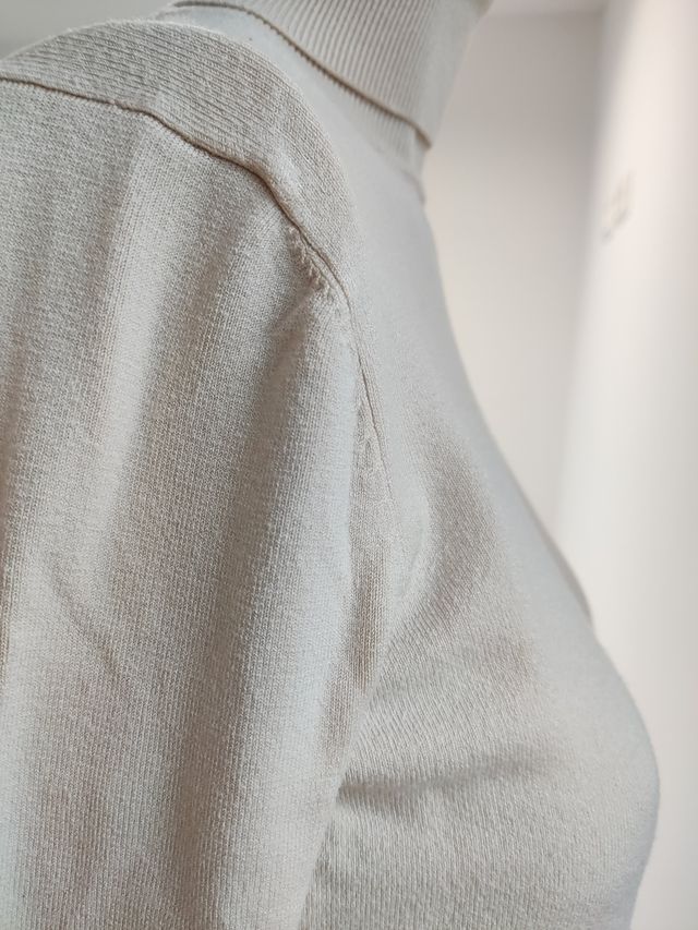 Jersey cuello alto beige mujer