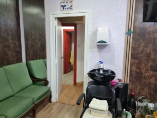 Traspaso Local de Barbería con Mobiliario Nuevo