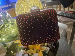 Bolso de fiesta negro con pedrería