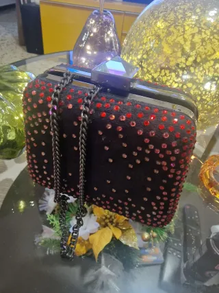 Bolso de fiesta negro con pedrería