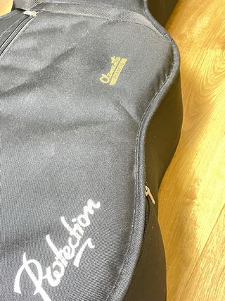 Guitarra Clásica con Funda Gruesa