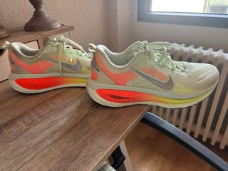 Nike Vomero 18 - Talla 42 Nuevas