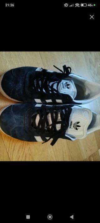 Zapatillas Adidas Negras y Blancas