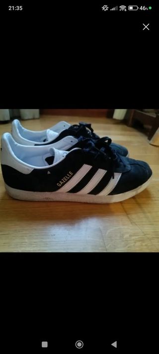 Zapatillas Adidas Negras y Blancas