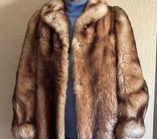 Chaquetón marrón veteado.