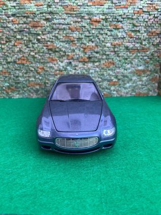 Maserati Quattroporte 2003 – Hot Wheels - 1.18