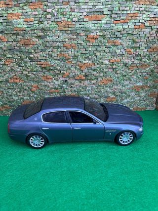 Maserati Quattroporte 2003 – Hot Wheels - 1.18