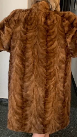 Abrigo de piel marrón
