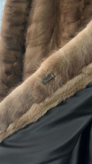 Abrigo de piel marrón