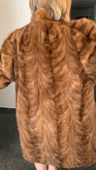 Abrigo de piel marrón