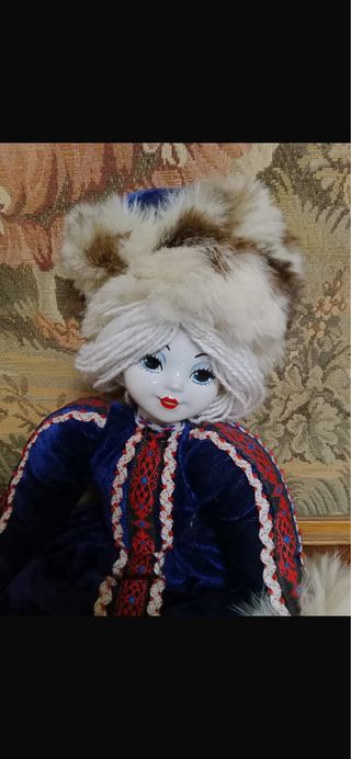 Bambola porcellana vintage vestito tradizionale