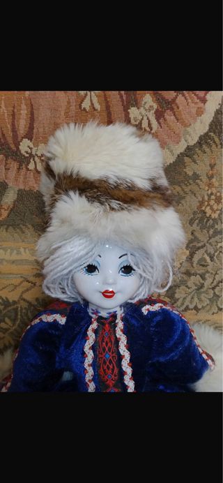 Bambola porcellana vintage vestito tradizionale