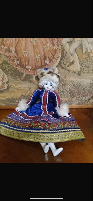 Bambola porcellana vintage vestito tradizionale