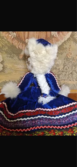 Bambola porcellana vintage vestito tradizionale