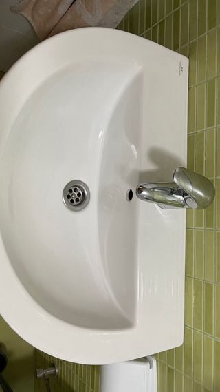 Lavabo con pedestal blanco