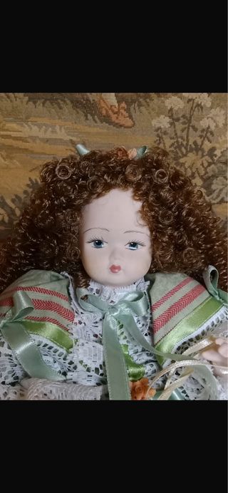 Bambola in porcellana con certificato