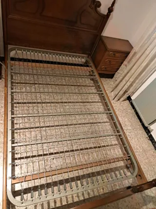 Cama 190x120 con colchón y mesita