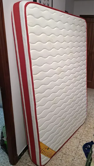 Cama 190x120 con colchón y mesita