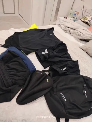 Lote Ropa Deportiva Negra y Amarilla