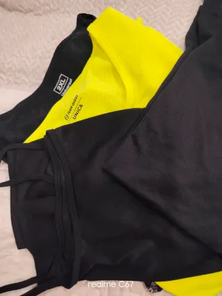 Lote Ropa Deportiva Negra y Amarilla