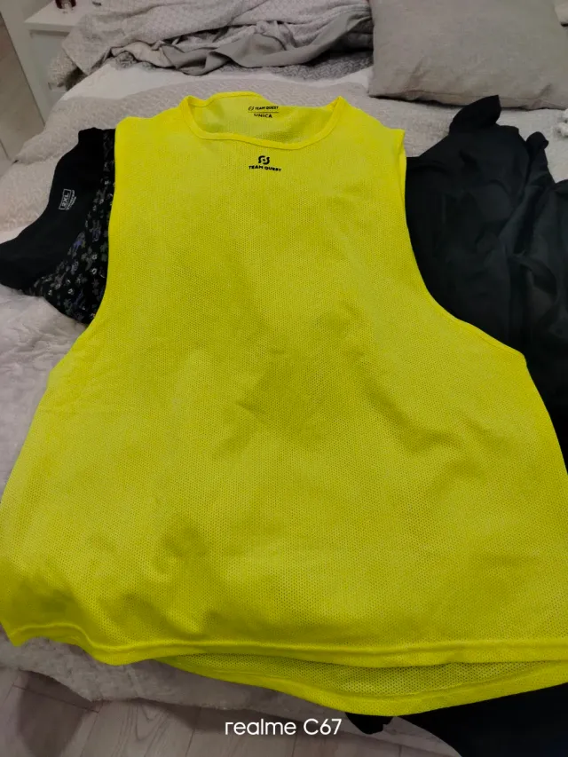 Lote Ropa Deportiva Negra y Amarilla