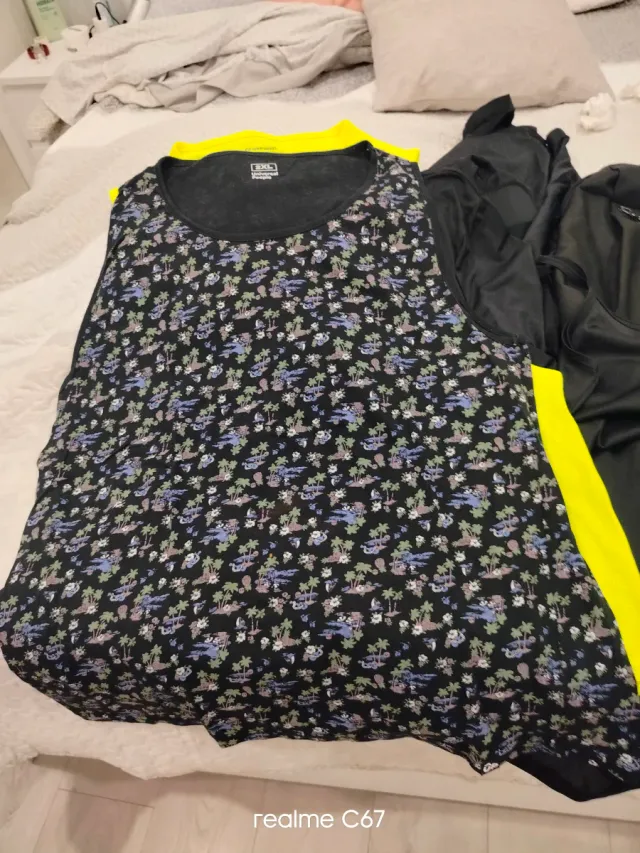 Lote Ropa Deportiva Negra y Amarilla