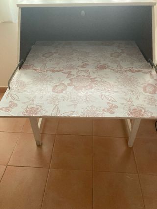 Buró escritorio pintado en blanco .