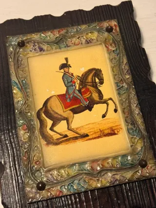 Quadro militare vintage in legno con cavallo