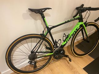 Bicicleta de carretera Giant ultraligera talla M