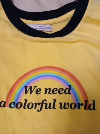 Camiseta Pull&Bear arcoíris talla S