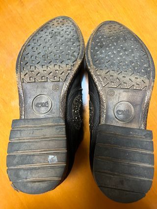 Botines marrones con detalles dorados