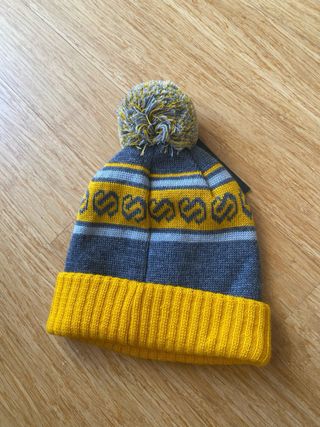 Berretto Stellar Equipment con pon pon