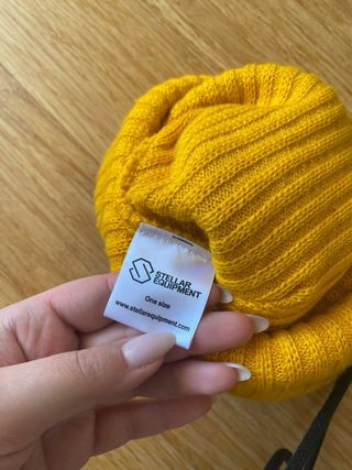 Berretto Stellar Equipment con pon pon