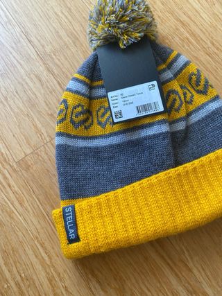 Berretto Stellar Equipment con pon pon