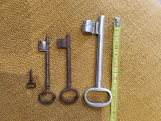 4 llaves antiguas