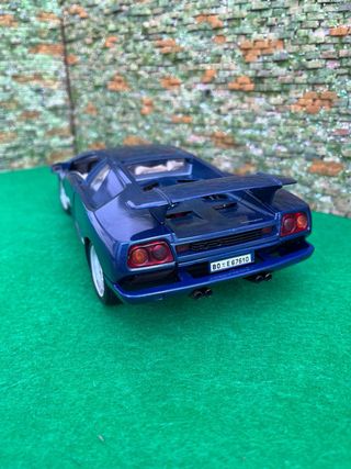 Lamborghini Diablo – Escala 1:18 – Burago - azul