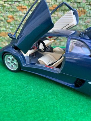 Lamborghini Diablo – Escala 1:18 – Burago - azul