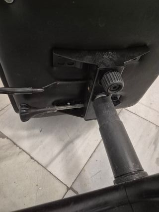 Sedia da ufficio moderna e ergonomica regolabile in altezza con rotelle