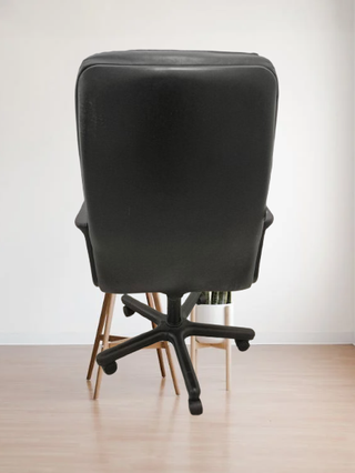 Sedia da ufficio moderna e ergonomica regolabile in altezza con rotelle