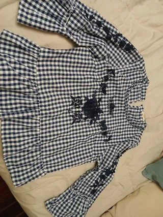 Blusa cuadros bordada