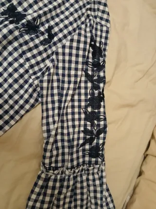 Blusa cuadros bordada